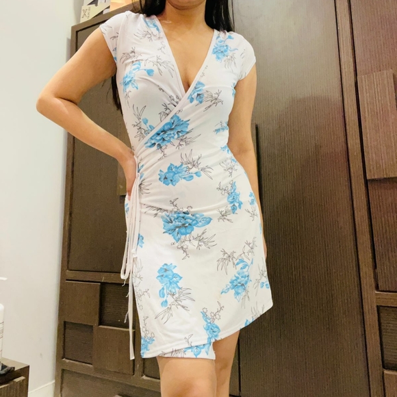 Dresses & Skirts - White v neck dress